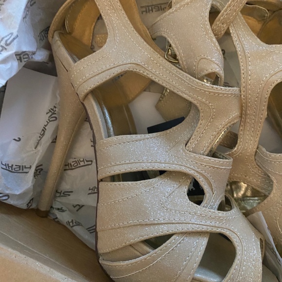 Heels - Picture 3 of 6